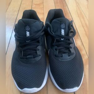 Nike Black and White Athletic Shoes Women’s
